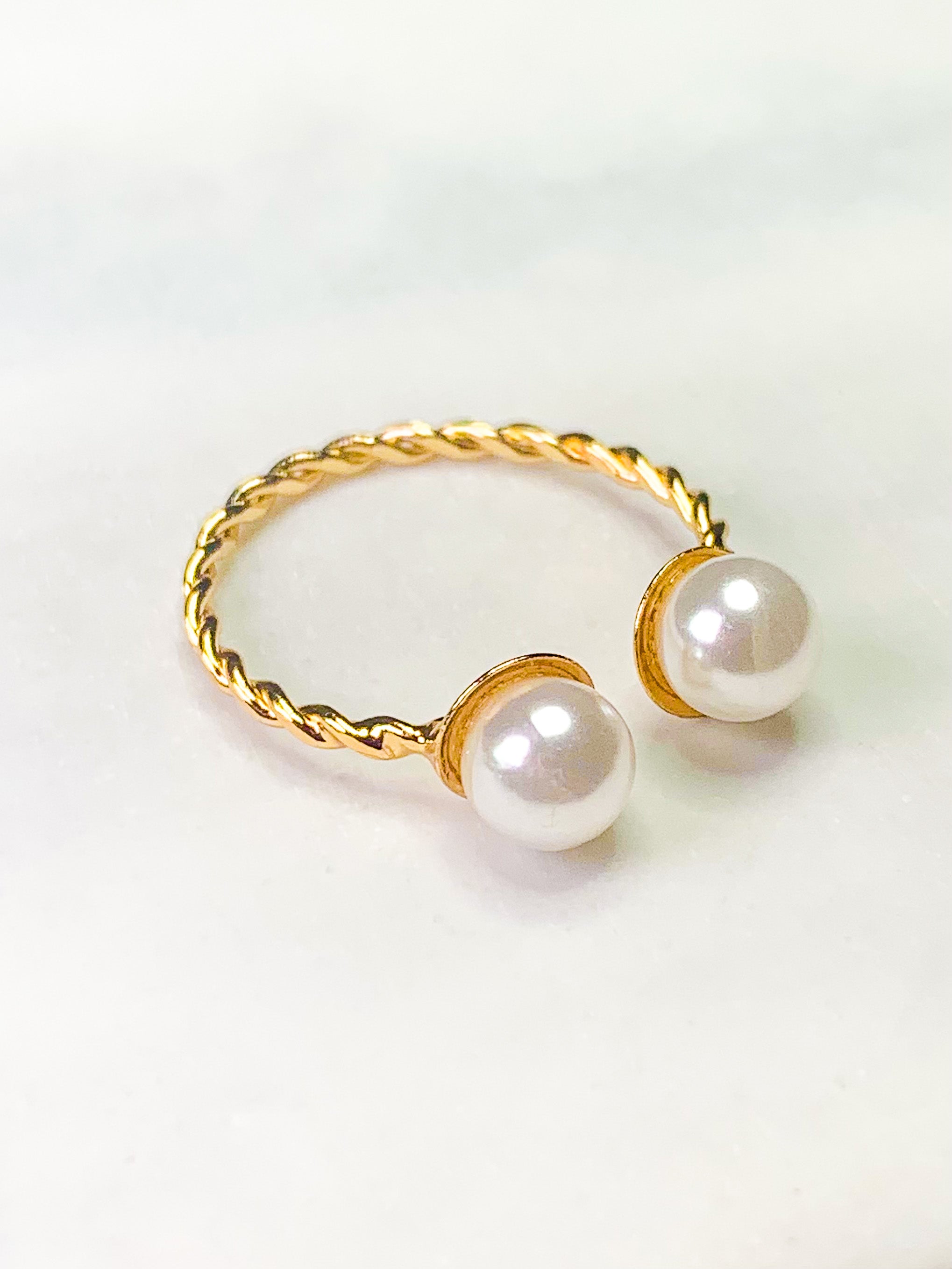 CROISSANT PEARL CUFF RING
